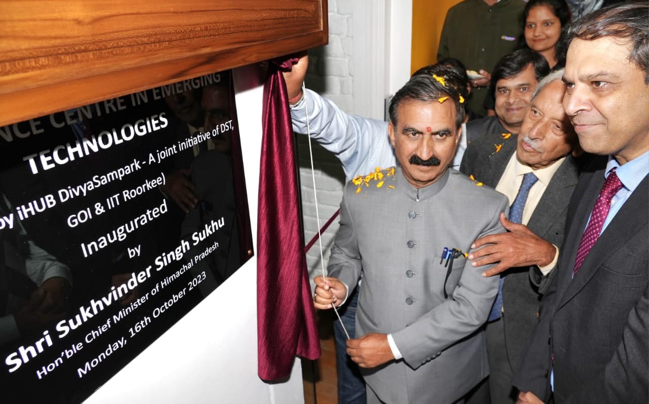 CM Sukhu Unveils Experience Centre at Shoolini